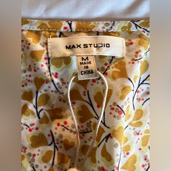 NWT Max Studio MUST HAVE! Fitted to accentuate curves, and very flattering. - Picture 6 of 9